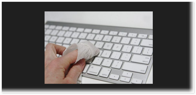 clean mac keyboard with wipes